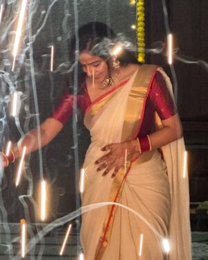 Vaishnavi Chaitanya Instagram - May this festival of lights brightens your life and bring happiness and joy to you

HAPPY DIWALI 🪔❤️😇