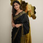 Vaishu Sundar Instagram – Effortlessly stylish in my favourite saree.

Saree : @sarees_wholesale_collection 
Photography : @sathyaphotography3