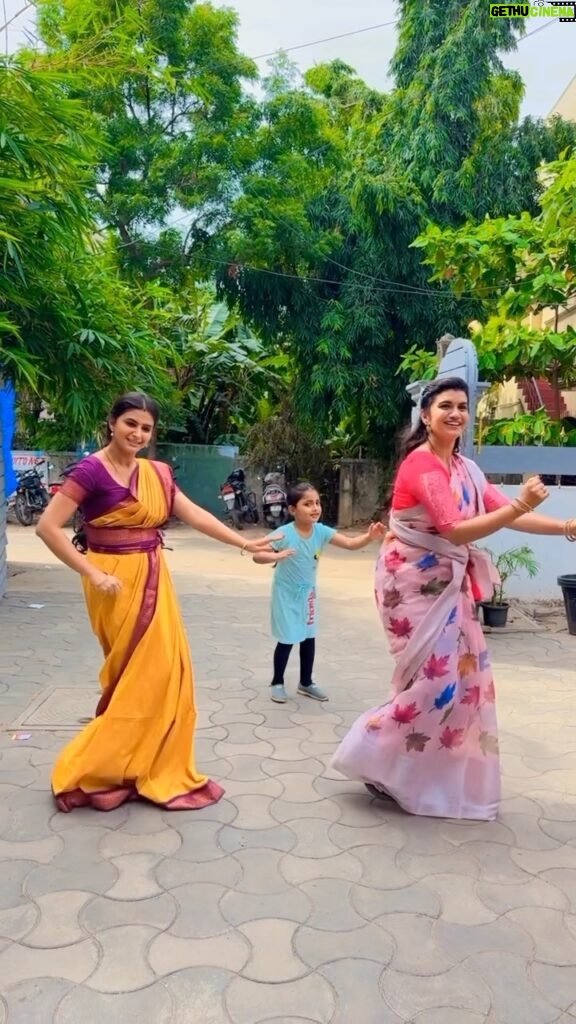 Vaishu Sundar Instagram - From the sets of ponni❤️❤️ going with the trend with cuties😍😍 #srideviashok #trendingreels