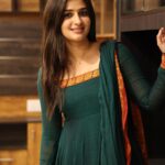 Vaishu Sundar Instagram - Life is a canvas; paint it with your dreams. Costume : @labelkamra Pc: @_1click_studio