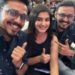Vaishu Sundar Instagram – Seeing you from 2019 😍 The growth of you is totally impressive da 🥰👬 Auditions enga nadakum nu Neenga kekka aarambichi , inaiku Unga date availability iruka nu nanga kekka aarambichi irukom 💕👬 Tamil & Telugu industry la busy aa irukinga nu Kelvi padumbothu Romba perumaiya iruku 👬💕 Happy seeing your growth da 💝 
Epavum Adhae mathiri irukum @vaishusundarofficial ku Twin love and wishes kodukurom 👬💕 Happy meeting you today after long gap #vaishu 💖

#arunaravindtwins #vaishusundar #arunaravind #vaishusundarofficial #vijaytvserial #rajarani #vijaytvserials #rajarani2 #serialactress Chettinad Vidyashram