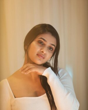 Vaishu Sundar Instagram - Never lose your sunshine

Photography : @dhanush__photography 

Makeup : @kalaiartistry