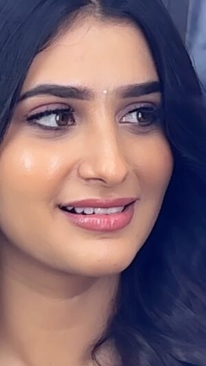 Vaishu Sundar Instagram - Edhavadhu Solu ❤️🥹 makeup : @jiyamakeupartistry