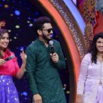 Vaishu Sundar Instagram – Hope you all enjoyed Ponni veettu Kacheri 🫶❤️☺️
@actorsabari @vaishusundarofficial @karthik_sasidharan_official @jananeprabhu_official @shiyara_sharmi @tharsika_tharshi 

My costume designed by @vika.label 

Photo : @ashok_chintala