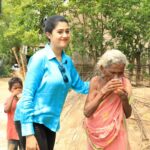 Varsha Priyadarshini Instagram - In view of the intense summer heat, cold drinks were distributed by Sammanita to those who worked tirelessly in this heat. Every moment spent with their children was special to me. We must be aware & responsible to the people working around us in this hot weather.