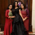 Varsha Priyadarshini Instagram - I LOVE YOU BOTH FOREVER & BEYOND ❤😘🥰💕🌈🌟👩‍👧‍👧 @bananeesahu