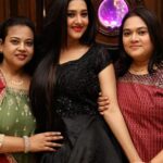Varsha Priyadarshini Instagram - I LOVE YOU BOTH FOREVER & BEYOND ❤😘🥰💕🌈🌟👩‍👧‍👧 @bananeesahu