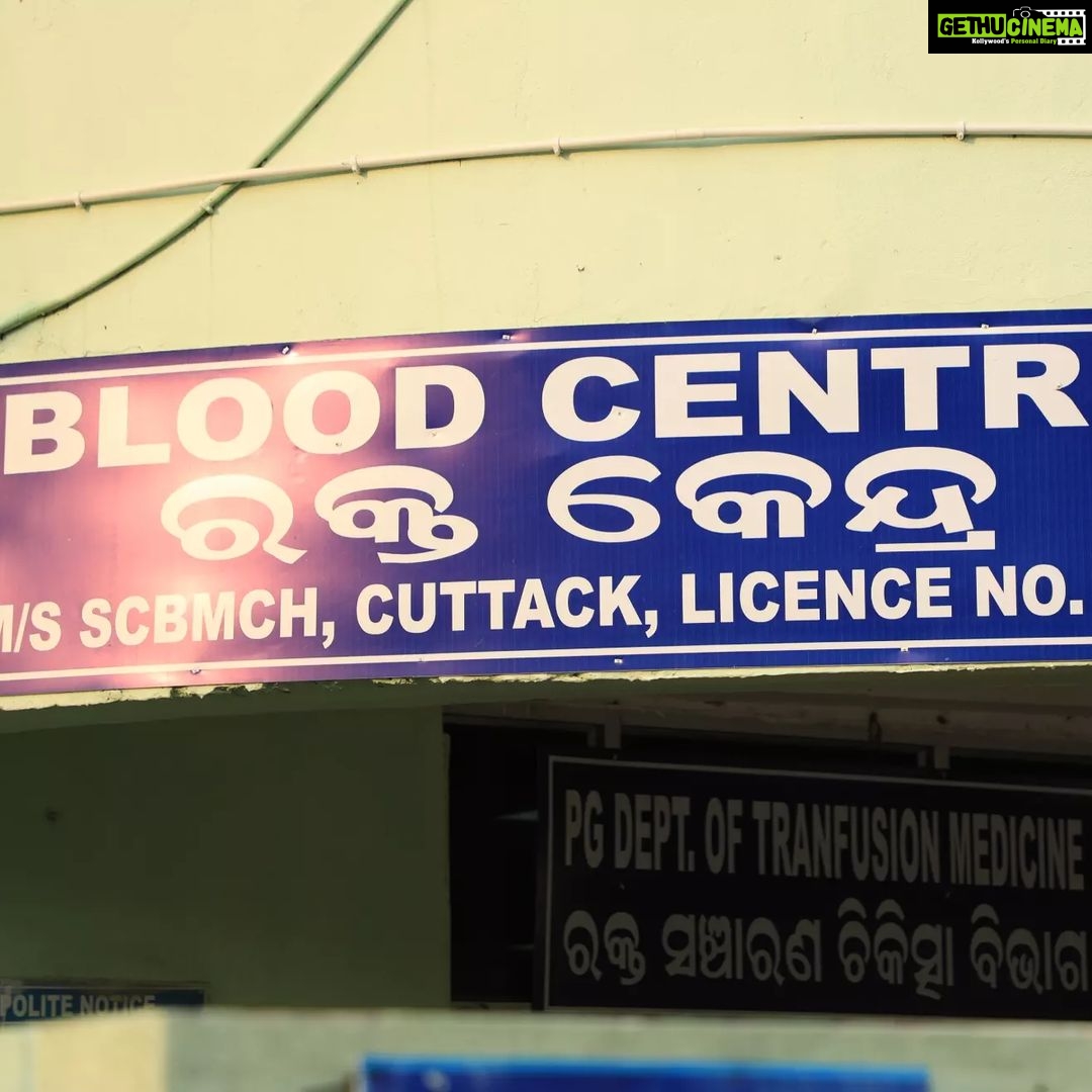 Varsha Priyadarshini Instagram - As there was urgent need of blood for the injured passengers in the Howrah to Chennai Coromandel Express train accident, team Sammanita organised a blood donation camp at Cuttack SCB Medical College and Hospital (BalasoreTrainAccident) Along with this, we lighted Diya at temple for eternal peace of departed souls who lost their lives in the mishap & offered prayers for speedy recovery of injured passengers. In such a tough time, let us all come forward to donate blood & help together for the injured.