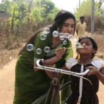 Varsha Priyadarshini Instagram - I spent few moments with the children living in Cuttack Baranga area & it was very special for me. On the occasion of holy Makar Sankranti, #TeamSammanita tried to put a smile on their faces by giving them new dresses and some gifts. Jai Jagannath 🙏