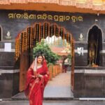 Varsha Priyadarshini Instagram - Had the privilege of darshan of Maa Tarini in Ghatgaon. By the grace of Goddess Tarini, everyone's life becomes happy and all evil forces are destroyed from this world. May all be inspired to build a healthy society with positive attitude by the blessings of Maa 🙏