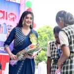 Varsha Priyadarshini Instagram - A road safety awareness program was organised in Dhenkanal by DK Films under the guidance of Film Producer Deepak Mishra. In this program awareness regarding following traffic rules, speed control while driving, wearing helmets while riding two-wheelers were given to people. With this free helmets were also distributed. I would like to thank to all the dignitaries who attended the event and gave their valuable feedback. And congratulations to Deepak Mishra for organizing the event in a very systematic way.