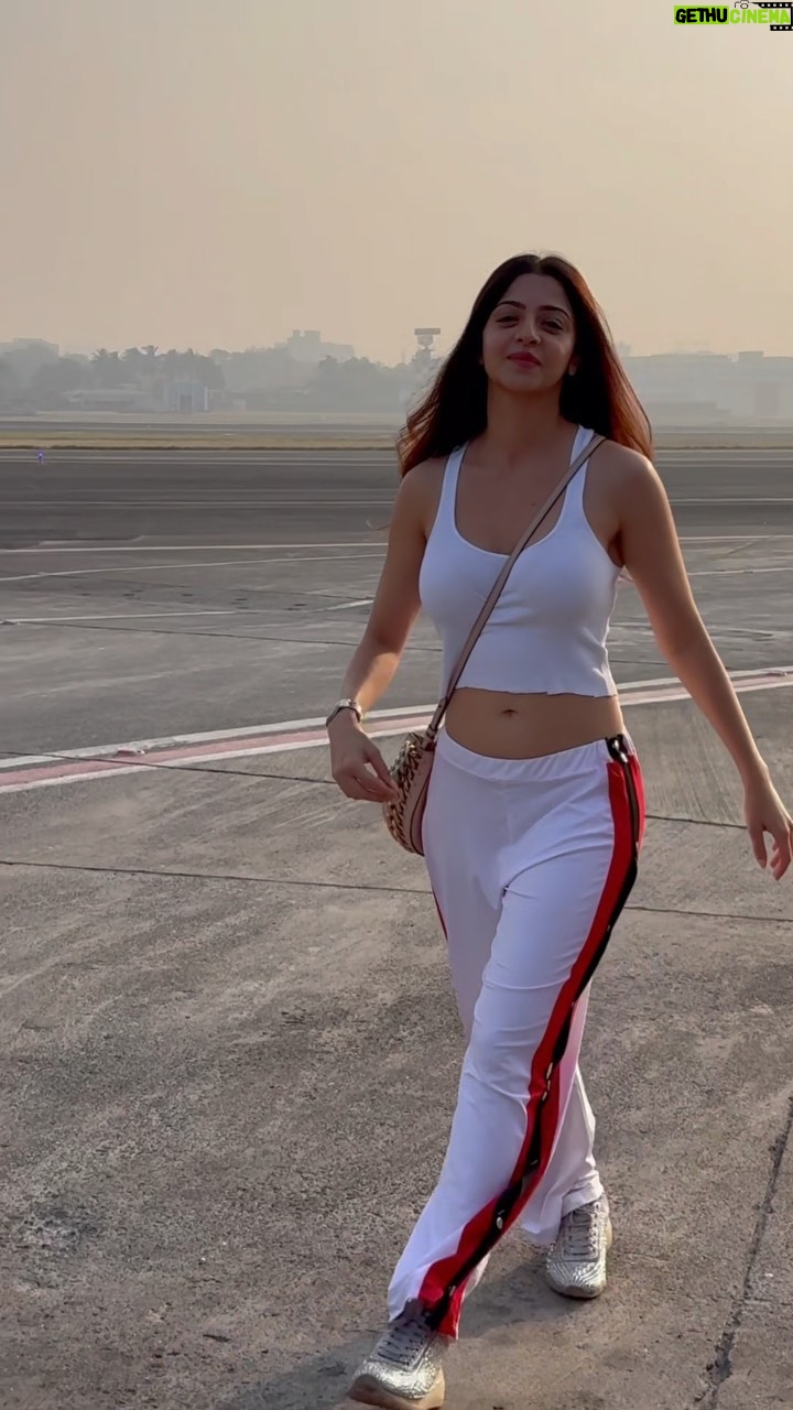 Vedhika Instagram - All smiles ✈️ South calling 🎥