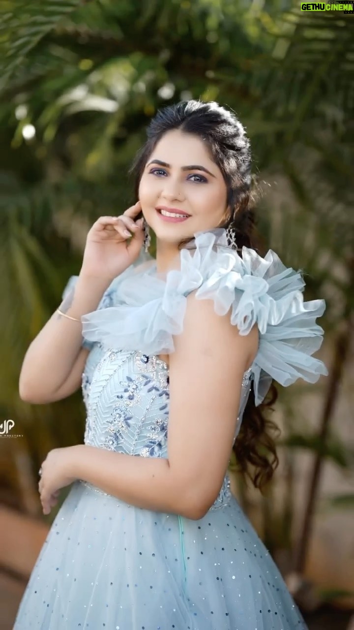Veena Jagtap Instagram - Learn the rules like a Pro, so you can break them as an artist🤘😉 Book your shoots now with @design_phactory 💯 For Booking Call On: 9552275223 . . . #designphactory #design_phactory #jadhav_sarkar_aj #viralreels #reelsvideo #reelsinstagram #photography #dslrphotography #shoot #beauty #alloverindia #maharashtra #photographers Nashik - नाशिक - Maharshtra