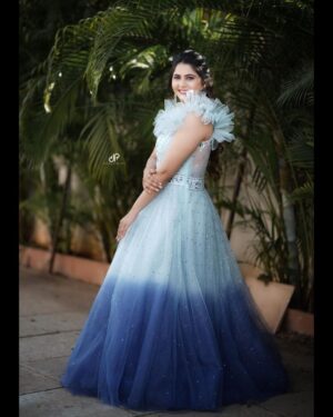 Veena Jagtap Instagram - You Call It Madness But I Call It Love💖

Make~Up Artist : @poornimas_makeover 

Outfit : @gargifashiondesigner_rental 

📸 @design_phactory