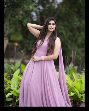 Veena Jagtap Instagram - Nothing Is More Beautiful Than CONFIDENCE,,,

Coz CONFIDENCE Has No Competetion 💖