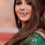 Veena Jagtap Instagram - निखळ सौंदर्य 😍😇 @veenie.j Look Demonstrated at One Day Makeup Masterclass @Mumbai The Gorgeous : @veenie.j Makeup & Hair : @makeupartistpriyankasardesai Saree and Blouse : @shreya_boutique_chinchwad Jewellery : @adityaartjewellery Assisted by : @makeoversbysiyarapeter Thanks for the beautiful lip colour by : @parulgargbeauty Shade: (Cherry Blossom) Masterclass Organised By: Priyanka Sardesai Beauty School #priyankasardesai #bridesofpriyankasardesai #priyankasardesaimakeovers #veena #veenajagtap #veenie #veeniejagtapfc #makeupartistpriyankasardesai #makeupmasterclass #marathicelebrity #marathi #marathiactress #marathicelebs #marathicelebrity #bigbossmarathi #actress #marathifilm #shiveena #shiveenalove