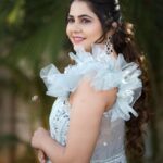 Veena Jagtap Instagram - All Our Souls Are Same ,,,, In Real We Appear & Disappear In Each Other🌸 Make~Up Artist : @poornimas_makeover Outfit : @gargifashiondesigner_rental 📸 @design_phactory Nashik - नाशिक - Maharshtra