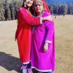 Veena Jagtap Instagram - First Post Of 2023 has to be a Family Pic ❤️ नवीन वर्षाच्या हार्दिक शुभेच्छा 2023 💕 @nirmala.jagtap11 @mishti_madhuj 💕 Ulhasnagar