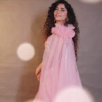 Veena Jagtap Instagram – Everything Amazing About The Universe Is Inside You💖

Makeup: @blush_on_by_shrutishah

Hair :  @lavish_beauties_by_lavanya

Photographer: @atish_ture_photography

Location : @claystudiothane

Managed by : @trending_influencers Clay Studio