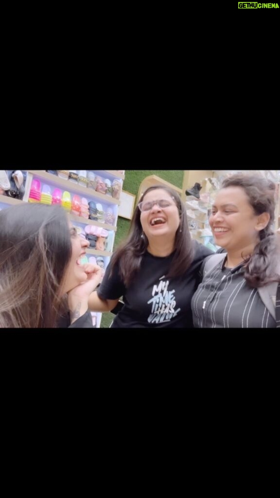 Veena Jagtap Instagram - Shopping Day with my friends In Ulhasnagar🌸💖😈😈 Watch Full Video On My YouTube Channel.. link In my story✌🏻 A Day Out In Ulhasnagar Gajanan Market Camp~2🌸💖😈 Ulhasnagar 4