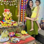 Veena Jagtap Instagram – 💖माझं आणि बाप्पाचं खूप छान नातं आहे ,
जिथे मी जास्त मागत नाही ,
आणि बाप्पा मला कधी कमी पडू देत नाही💖🙏🏻 Ulhasnagar