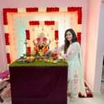 Veena Jagtap Instagram – 💖माझं आणि बाप्पाचं खूप छान नातं आहे ,
जिथे मी जास्त मागत नाही ,
आणि बाप्पा मला कधी कमी पडू देत नाही💖🙏🏻 Ulhasnagar