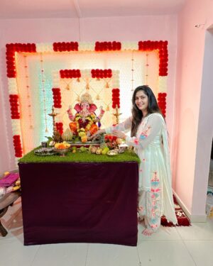 Veena Jagtap Instagram - 💖माझं आणि बाप्पाचं खूप छान नातं आहे ,
जिथे मी जास्त मागत नाही ,
आणि बाप्पा मला कधी कमी पडू देत नाही💖🙏🏻