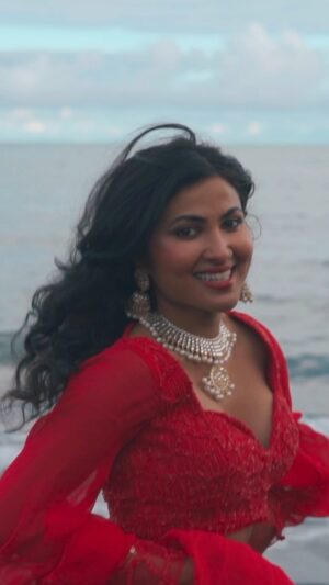 Vidya Vox Instagram - “Dream Catcher” is out on YouTube & all streaming now! Hope you enjoy it 🥰 @shashwatsinghofficial @shankartucker 

Wearing the lovely @shopkynah & @holichicbymegha
