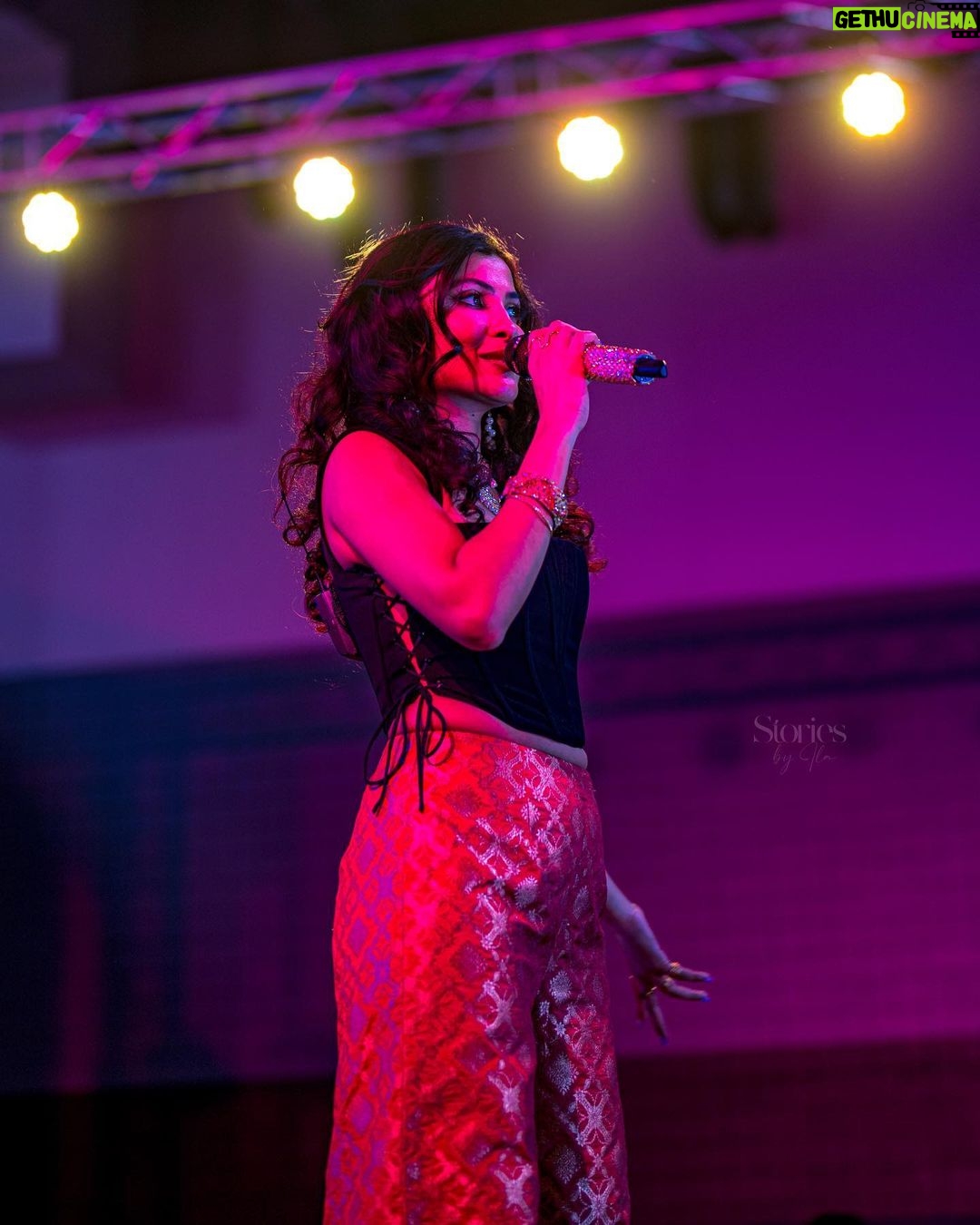 Vidya Vox Instagram - Such a privilege to Capture the Musical Magic: @vidyavox in all her Glory! π She set the whole UTD on fire! π₯π! Sharing you some of my favorite portraits captured on that spectacular night β₯οΈ @vidyavox @utdisa @gig_fx_special_effects Assist: @saikarthiksunkara @asha.selva ππ» #vidyavox #utd #utdisa #sangam #concert #singer #sonyalpha #sonyphotography #eventphotography #sonygmaster #indpendentartist #nri #usa #storiesbyila UTD Activity Center