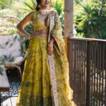 Vidya Vox Instagram – Happy Diwali 🪔 Celebrated with @_vandanaiyer_ after ages🥰
Obsessed with this lehengha by @archanajaju.in 💃🏽