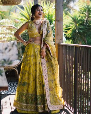 Vidya Vox Instagram - Happy Diwali 🪔 Celebrated with @_vandanaiyer_ after ages🥰
Obsessed with this lehengha by @archanajaju.in 💃🏽