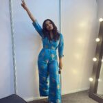 Vidya Vox Instagram - Dressing room boredom ft. a rando chair. I designed this fit pre-pandemic repurposing a sari & it came to life finally ✨💃🏽 Hair by @ladyatplay_tarsha @neha.parmar_ Mumbai, Maharashtra