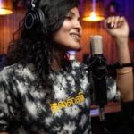 Vidya Vox Instagram - Fooling around in the studio in between writing. @gururandhawa, @badboyshah @aasthagill make some bangers! 🔥🔥Enjoy!