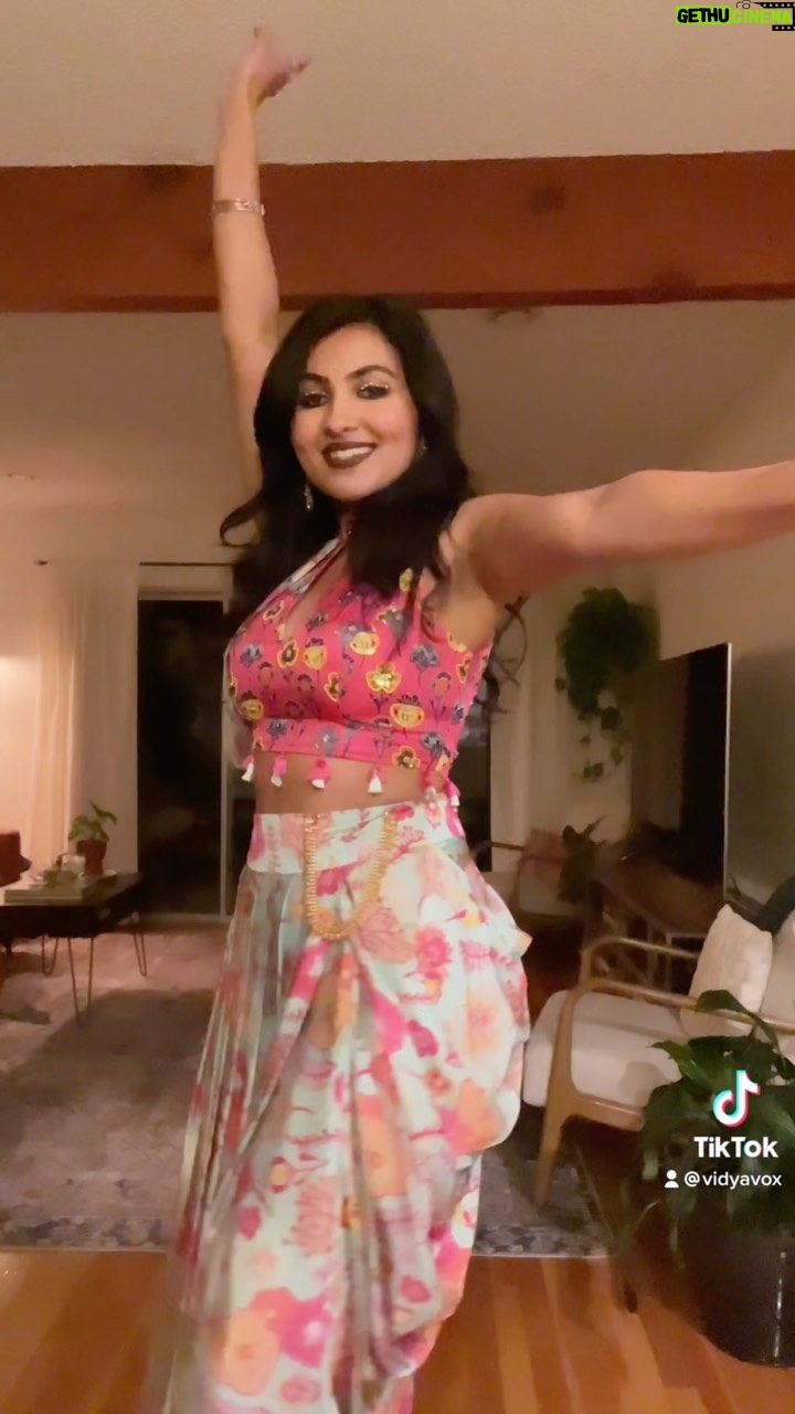 Vidya Vox Instagram - new song “Moonlight” out now I’m hype 😅 Obsessed with this fit by @shopkynah