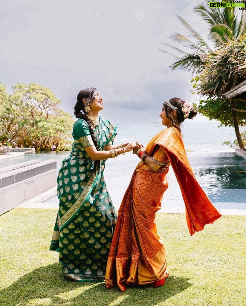 Vidya Vox Instagram - My sister @_vandanaiyer_ got married to @beckstreetsback in front of their immediate families in the sweetest ceremonies. It was so beautiful! Here are some of my fav pics from ceremony 1 🥰❤️ Kahuku, Hawaii