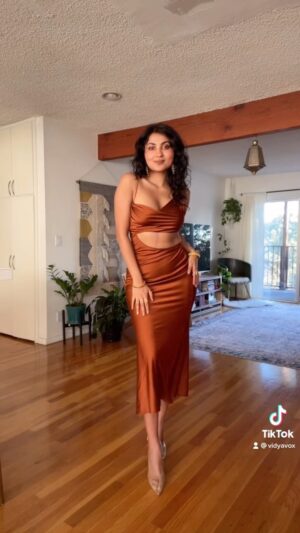 Vidya Vox Instagram - I love this dress ok 💃🏽
#Nachle video is out on YT!