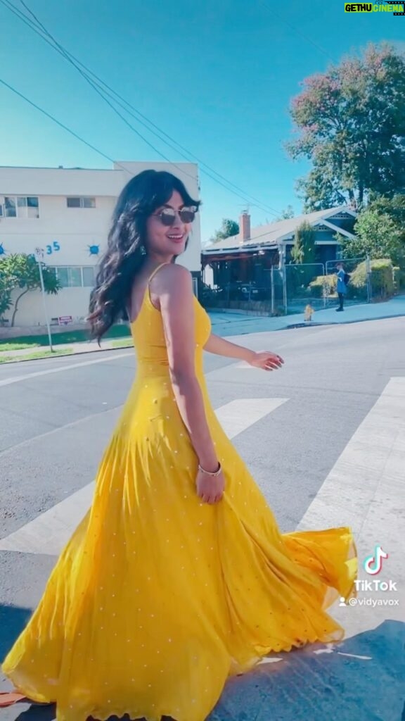 Vidya Vox Instagram - A love affair with yellow ☀️ Dress & earrings: @holichicbymegha 💃🏽🥰