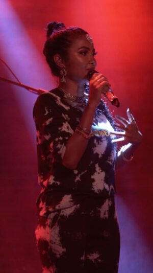 Vidya Vox Instagram - *NEW VIDEO ALERT* Hey guys! I know we've been stuck at home but I recently got to perform for the NH7 Weekender music festival and wanted to share this clip with you all! It's one of my favorite songs from my last EP, Mad Dreams. “Dark knees, dark eyes, no powder, sun-filled, my skin holds power” - my fav lyric from “Appadi Podu Di”!

Growing up, kids always teased me about my skin color, my Indian food lunch, and taunted me by asking if my house smelled like “curry.” I’d feel ashamed, and started hiding my lunches, trying to blend in as much as possible. But now, I’m proud of all of these things and my heritage. This was the inspiration behind this song “Appadi Podu Di,” which directly translates to "put it like that" or "give it back" in Tamil! I’m proud to be a tadka of dual cultures, especially while singing this song, and hope you feel it too!

Shoutout to @shankartucker @bubbylewis @enobae @b_combz @kavitadance @suzielias @mina_huynh for performing this song with me!! Wearing this fresh fit from @tlviclothing! #liveperformance #onstage