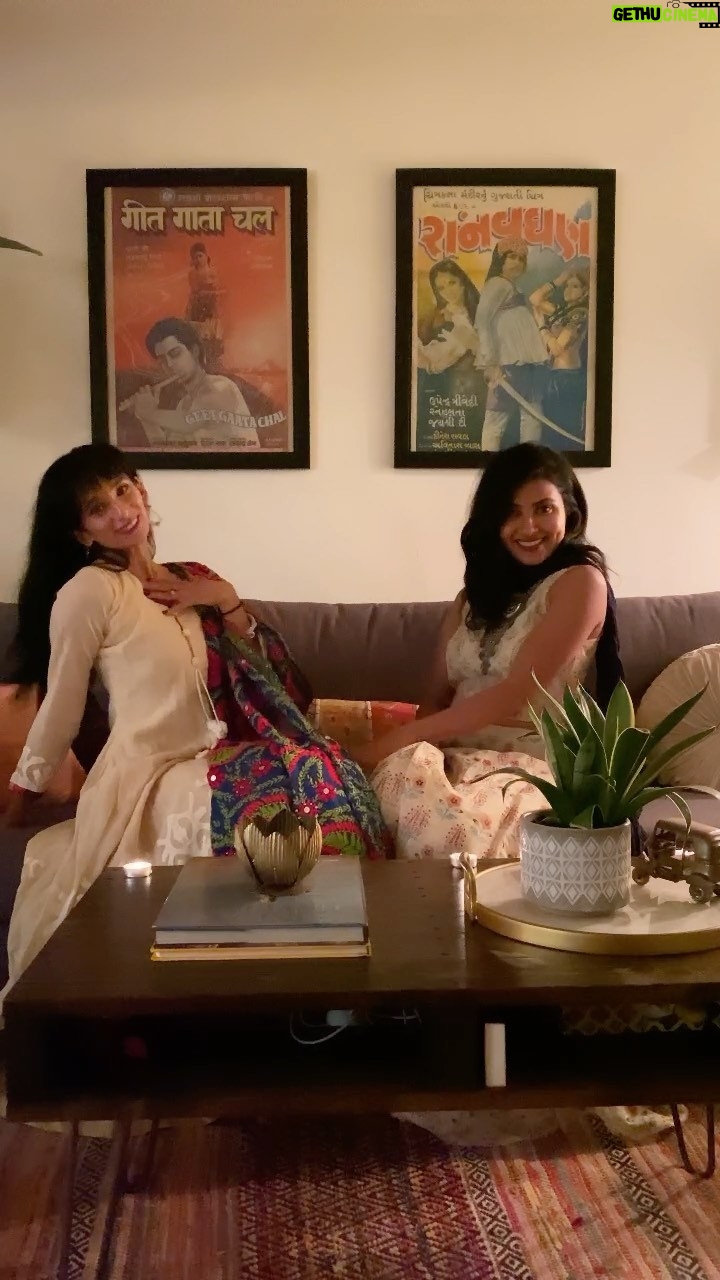 Vidya Vox Instagram - Happy Deepavali / Diwali! Even though this has been a tough year all around, I hope today brought joy and light to everyone today! I know many people canβt be home for Diwali so hope our antics bring you a little cheer π₯°π€ @kavitadance β¨π₯ππ½ Wearing our comfy @tlviclothing hoodies πβ¨