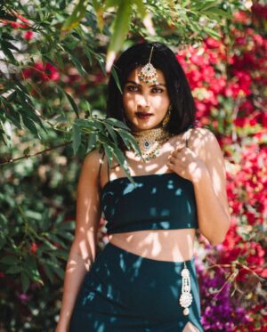 Vidya Vox Instagram - Urban forest fantasy 🌸🌺🌷🌹🌸 NEW TRACK ALERT - Thalaivi Remix ft. @navz_47 is out on all streaming platforms now! Video will be out tomorrow, 4/26!