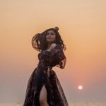 Vidya Vox Instagram - Used my time wisely in-between takes 😉 I could’ve spent forever on this beach @keralatourism. New video coming SO soon! Wearing a custom dress, styled by @remyaansuyasuresh Music remix: @iamgravero