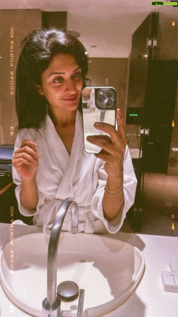 Vimala Raman Instagram - Ladies and gentlemen… Her 🧖🏼‍♀️ . . . #her #hotellife #hotel #life #sunday #spa #bathroom #reels #reel #reelitfeelit #reelsinstagram #bathrobe #timepass #whynot #style #love #pamper #feel #chennai #weekend #fun #postoftheday #reeloftheday #actor #actress #vimalaraman
