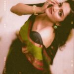 Vimala Raman Instagram - A reel in a reel 🎞️😎 . . . #reels #reelitfeelit #reelit #people #trendingreels #shoot #photoshoot #saree #sareelove #sareefashion #blacksaree #traditional #photography #fun #love #actor #actress #vimalaraman