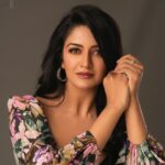 Vimala Raman Instagram – Final one with @vimraman 🔥 Shot by @prachuprashanth ✨
..
..
Styled by Thoorigaikabilan ✨
..
..
Makeup @makeupibrahim ✨
..
..
Hair @hairstylists_vijayaraghavan ✨
..
..
Shot at @vybn_studio ✨
..
..
#chennaifashion #chennaimodel #she  #detail #gameoftones #  #portraits #faceshots #prachuprashanth #prashunprashanth #prashunprashanthsridhar #chennaifashion #chennaimodel #she #experimentalfashion #pastels #tones #gameoftones #prashunprashanthsridhar #prashunprashanth #chennaifashionphotographer #chennaifashionphotography #chennaicommercialphotographer #vimalaraman Chennai, India
