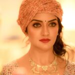 Vimala Raman Instagram - “Look the world straight in the face“ #helenkeller 🧡 Thanks to my loves for this 😘❤️ #photographer @camerasenthil #makeup @makeupibrahim #hairstylist @hairstylists_vijayaraghavan @yasinhairstylist Shoot organised by none other @rrajeshananda ❤️ . . . #shoot #photoshoot #ethnic #style #look #fashion #love #latest #new #keepitreal #face #photography #actor #actress #vimalaraman