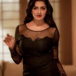 Vimala Raman Instagram - ‘Love her but leave her wild’ 🖤🌪️ - #atticus And because of my favs 😘❤️🫶🏽 #photographer @camerasenthil Shoot #organised @rrajeshananda #makeupartist #stylist @makeupibrahim #hairstylist @hairstylists_vijayaraghavan @yasinhairstylist . . . #photooftheday #instagood #new #latest #shoot #photoshoot #chennai #makeup #fashion #style #love #black #blackdress #hot #photography #actor #actress #vimalaraman