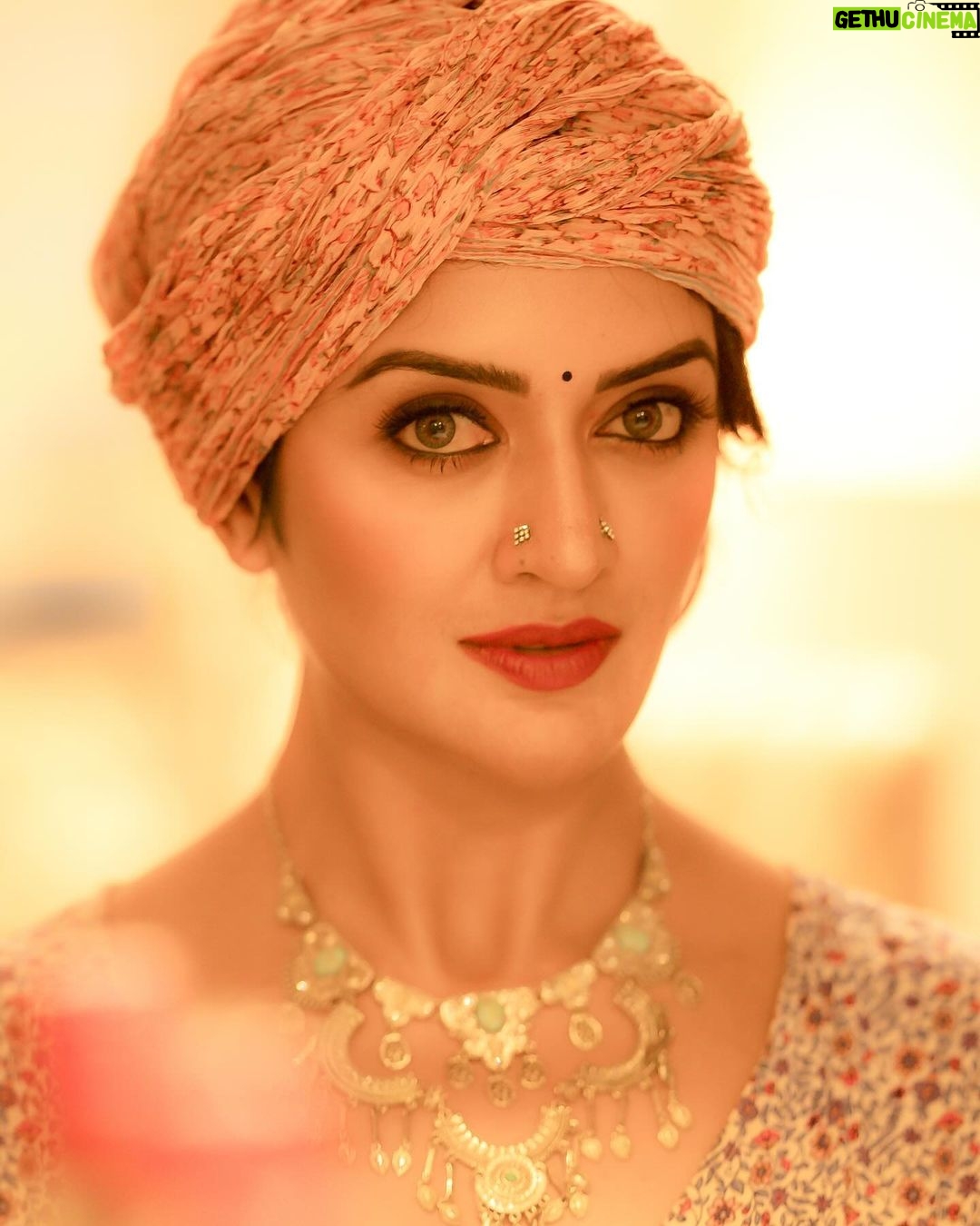 Vimala Raman Instagram - “If you’re presenting yourself with confidence, you can pretty much pull off anything“ #katyperry 😉😎🧜🏼♀️ A regal shoot with the one and only ❤️ #photographer @camerasenthil #makeupartist @makeupibrahim #hairstylist @hairstylists_vijayaraghavan @yasinhairstylist Shoot organised by my darling @rrajeshananda 😘 . . . #latest #shoot #photoshoot #new #fresh #regal #chennai #photography #style #love #fashion #ethnic #raw #picoftheday #instagood #actor #actress #vimalaraman