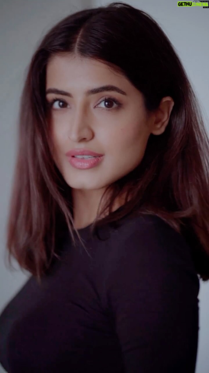 Vinali Bhatnagar - 52.3K Likes - 🖤
.
.
🎥: @dieppj