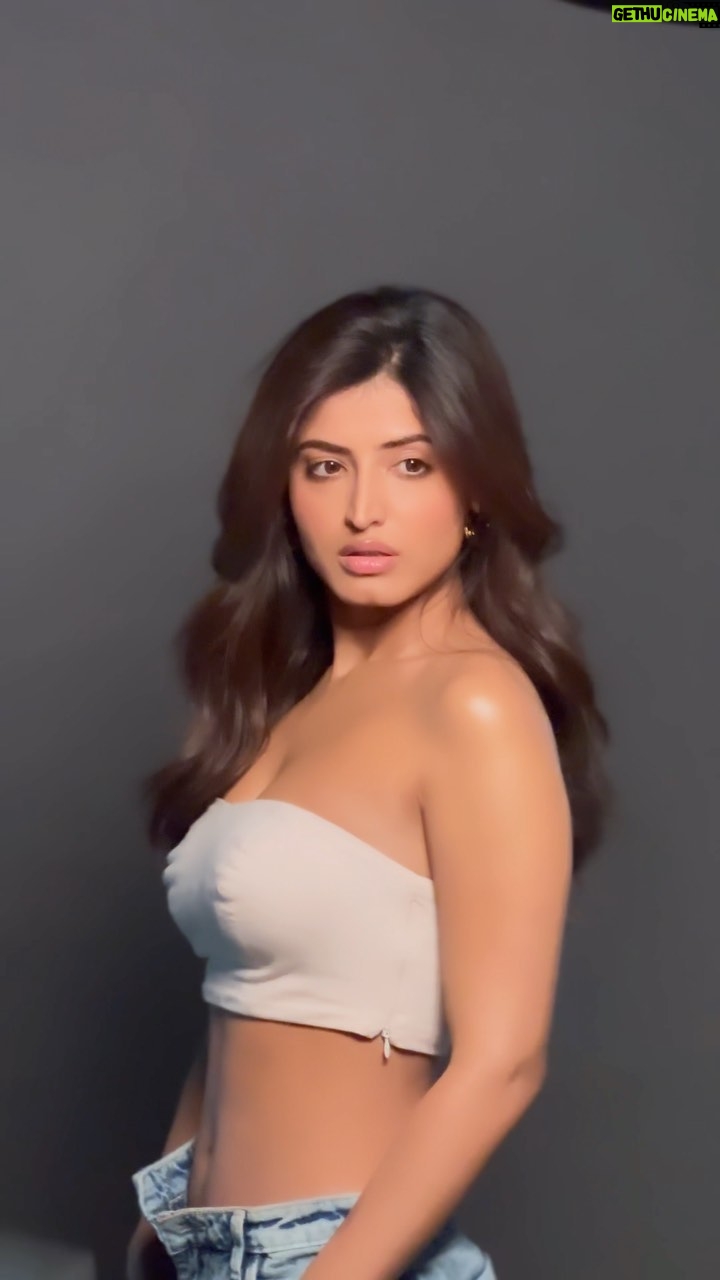 Vinali Bhatnagar - 17.3K Likes - Unbothered🌊
.
.
.
.
#bts #shoot #new #instafashion #instadaily #lifestyle