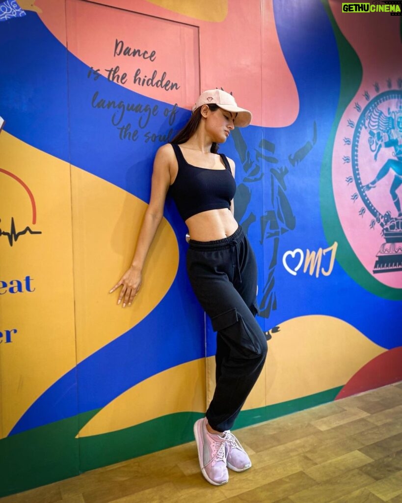 Vinali Bhatnagar Instagram - The best is yet to come☠️ . . . . #sunday #vibes #peace #wait #fitness #dancevibes